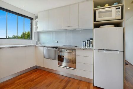 Fully renovated bright one bedroom with parking - Photo 3