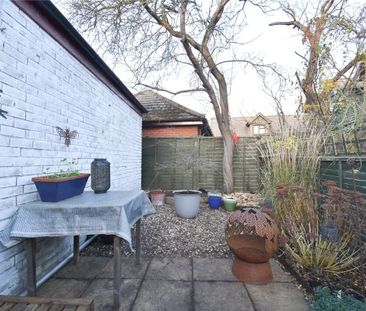 A well presented 2 bedroom terrace house situated in the popular Vi... - Photo 1