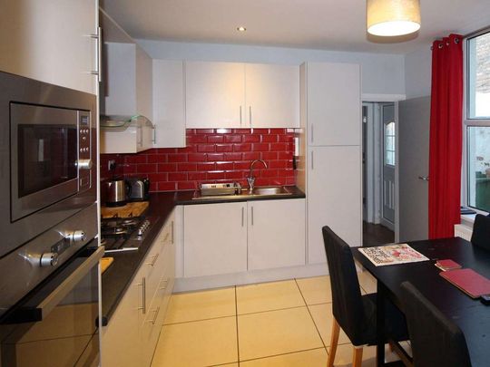 6 bedroom house of multiple occupation to rent - Photo 1