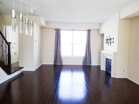 For Lease - 15 Cathedral High Street, Markham, Ontario - Photo 1