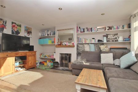 3 bedroom end of terrace house to rent - Photo 5
