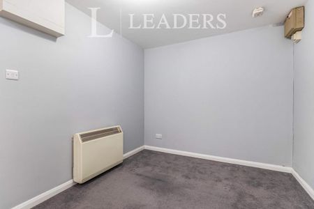 Studio to rent - Photo 3