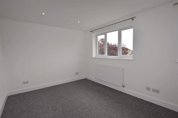 2 bedroom end of terrace house to rent - Photo 1