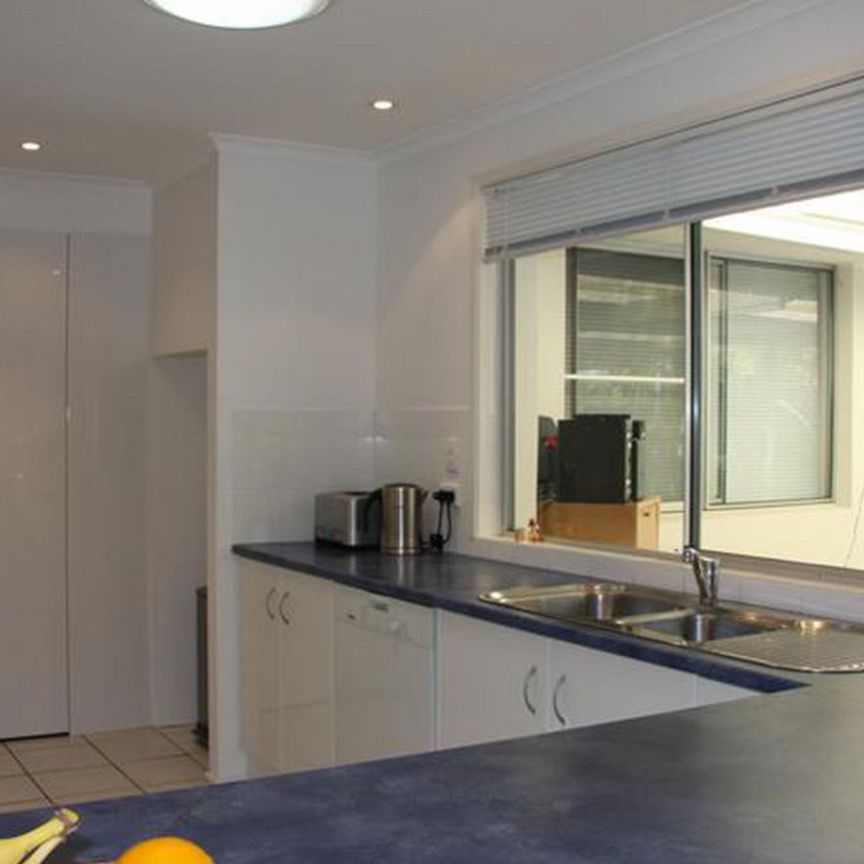 30 Waitomo Street, Broadbeach Waters - Photo 1