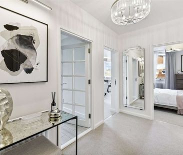 A bright three bedroom apartment with lift and porter located in South Belgravia for Sloane Square, Elizabeth Street and Victoria. - Photo 1