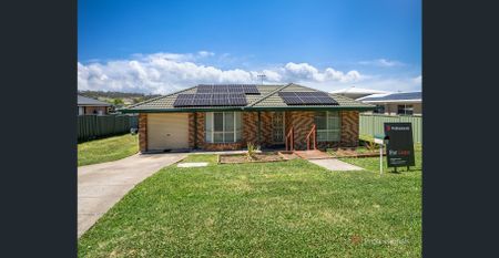 FOUR BEDROOM FAMILY HOME WITH SOLAR POWER AND LARGE YARD - Photo 5