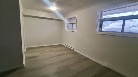 For Lease - 560 Bloor Street Unit# 109, Oshawa, Ontario - Photo 3