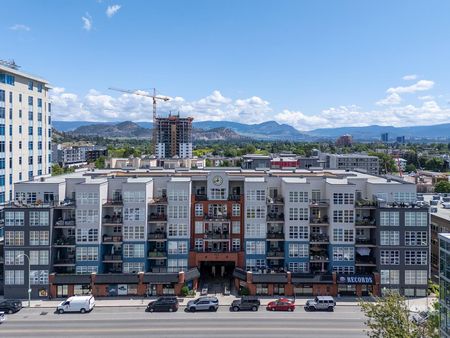Large Downtown – 2 Bed, 2 Bath, 2 parking! - Photo 4