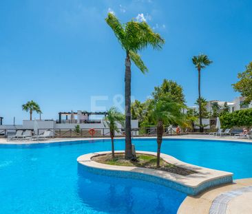 Spacious two-bedroom townhouse with stunning views of the golf cour... - Photo 5