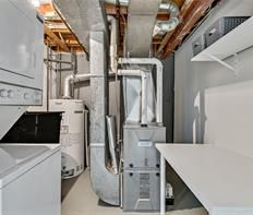 Room available in shared Townhouse! - Photo 3