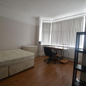 Austin Grove, Burnage, Manchester, M19 - Photo 1