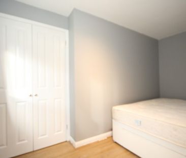 Park Drive, Woking - Photo 2