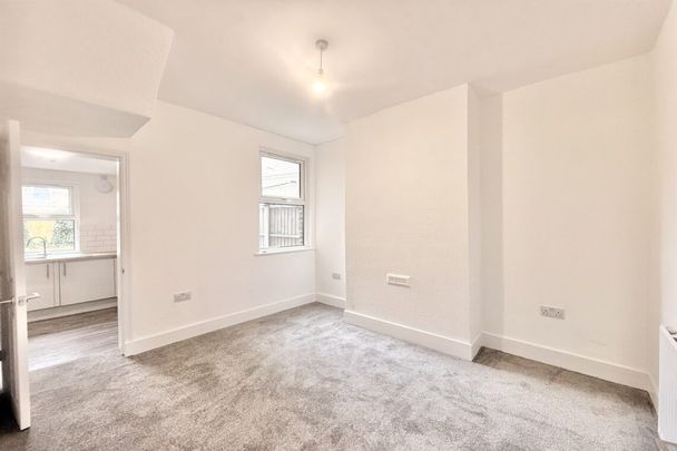 2 bed House Mafeking Road, E16 - Photo 1