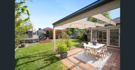 Premium family home, close to Lake Wendouree and local amenities - Photo 4