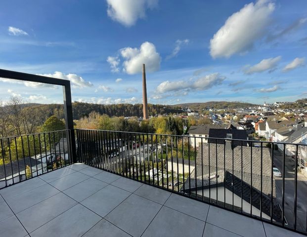 4-ZIMMER-PENTHOUSEWOHNUNG MIT TRAUMHAFTEM PANORAMABLICK - Photo 1