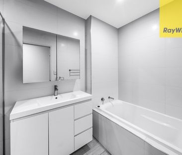 MODERN TWO BEDROOM APARTMENT IN PRIME LOCATION WITH GARDEN ASPECT - Photo 1