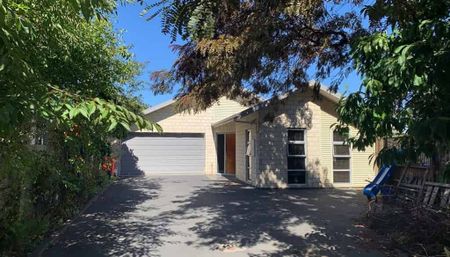 Executive in Springlands - Photo 2