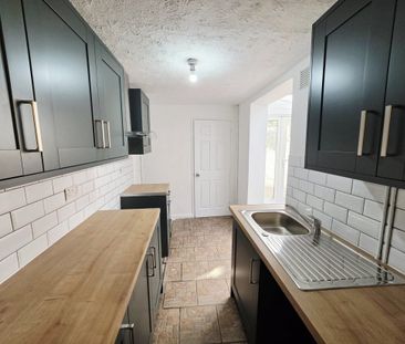 3 bedroom end of terrace house - Photo 5