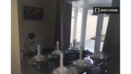4-Bedroom Apartment for rent in Clonsilla, Dublin - Photo 3