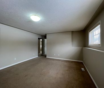 Fabulous Tri-Plex in Lacombe!! - Photo 4
