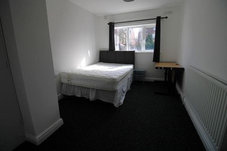 3 bedroom flat to rent - Photo 2
