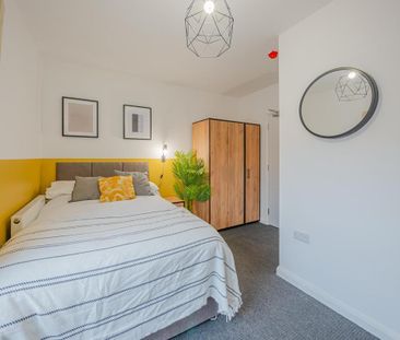 6 bedroom terraced house to rent - Photo 2