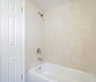 $1,899 / 2 br / 1 ba / 91 Carrick ave 2A - Photo 1