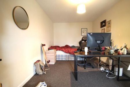 5 bedroom semi-detached house to rent - Photo 2