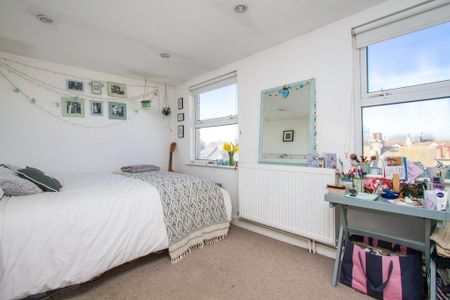 3 bedroom apartment to rent - Photo 4