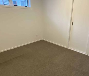 This stunning townhouse - Photo 1