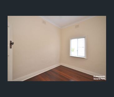 Weatherboard Cottage Close To The Cafe Strip - Photo 3