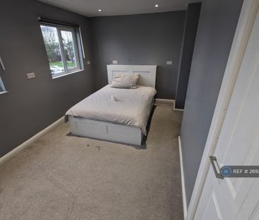 1 bedroom in a house share to rent - Photo 6