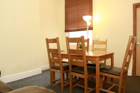 St Leonards Road (3 bed) - Photo 2