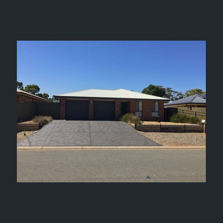 Large Family Home - Photo 2