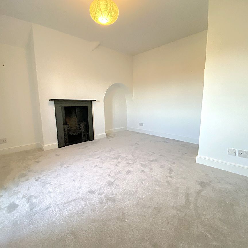 The Green, Bristol, Stoke Gifford - Photo 1