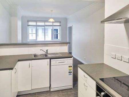 HERNE BAY - 2 Bedroom Apt/Unit with 2 Car Parks - Photo 3