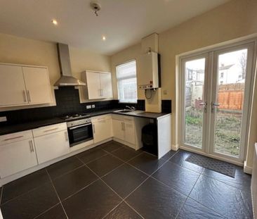 3 bedroom terraced house to rent - Photo 6