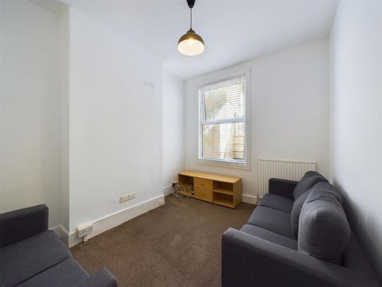 Hastings Road, Brighton - Photo 1