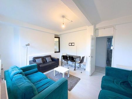 3 bedroom flat to rent - Photo 3