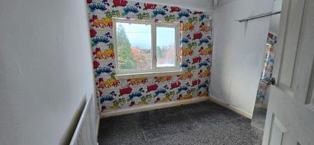 4 bedroom semi-detached house to rent - Photo 4