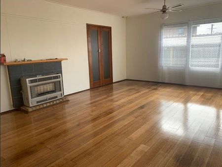 Freshly updated and ready to move in - Photo 3