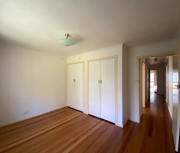 $560/w 2 Bed 1 Bath 1 Carport Home Absolutely Convenient! - Photo 5