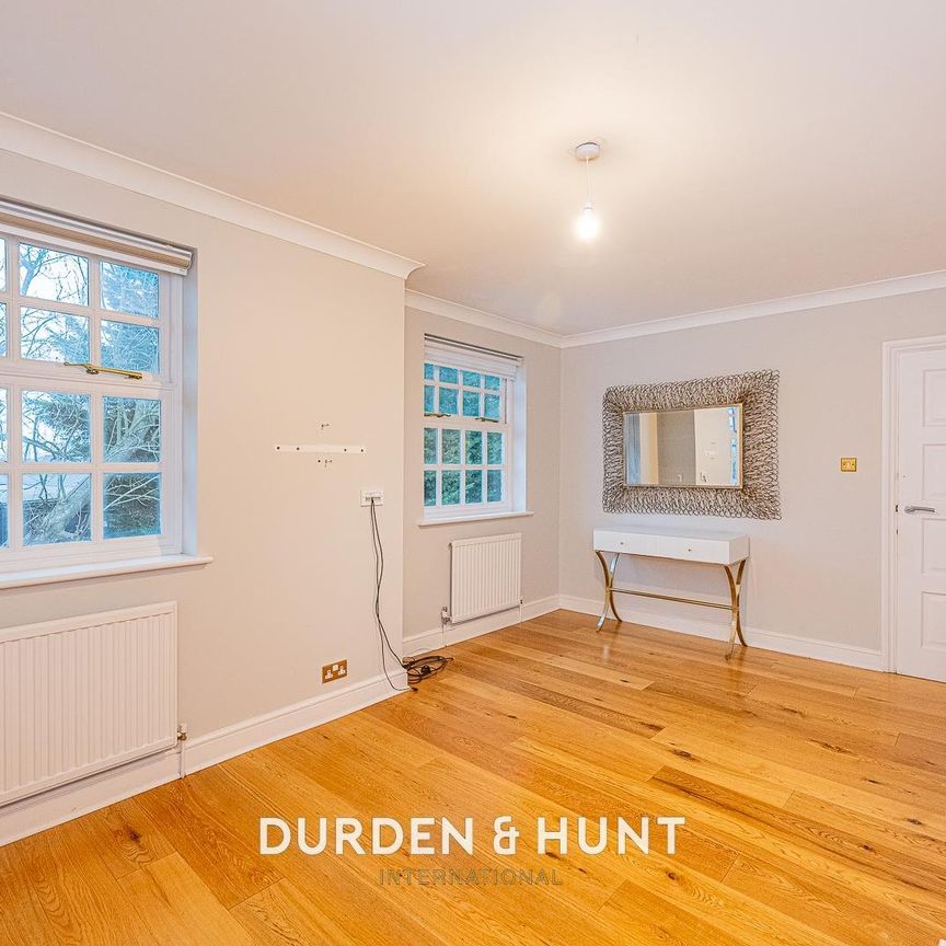 Gainsborough Place, Chigwell - Photo 1