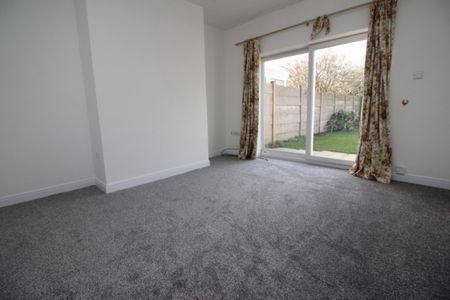 3 Bedroom Semi-Detached House - Photo 3