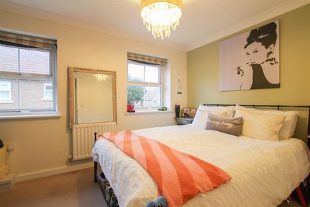 Crawley Hobbs Close, Saffron Walden - Photo 5