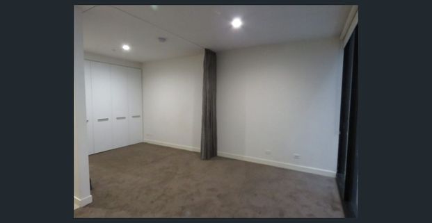 PERFECTLY POSITIONED STUDIO APARTMENT! - Photo 1