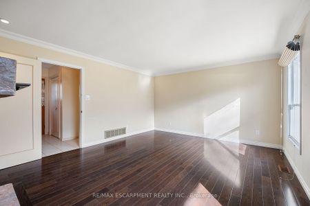 Detached Home For Lease | W8030076 - Photo 4