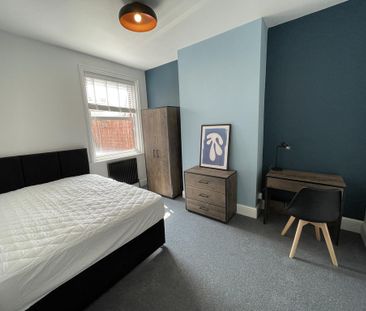 1 bedroom in a house share to rent - Photo 3