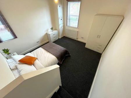 1 bedroom in a house share to rent - Photo 4