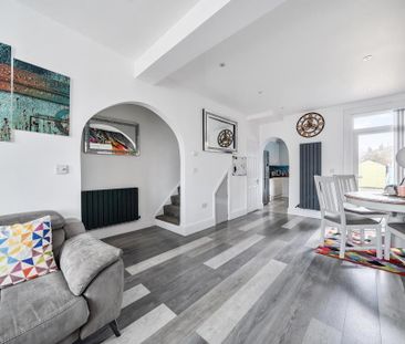 2 bedroom end of terrace house to rent - Photo 1